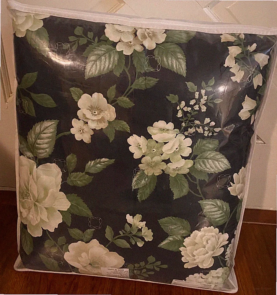 The Company Store Legends Hotel Black Blooming Flowers WF Sateen Coverlet Full