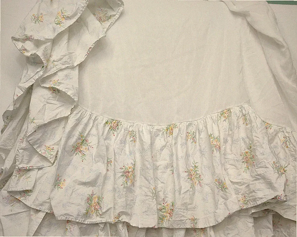 The Company Store Queen Bed Skirt 13in Drop White Floral Ruffle Decor 82 x 58 in
