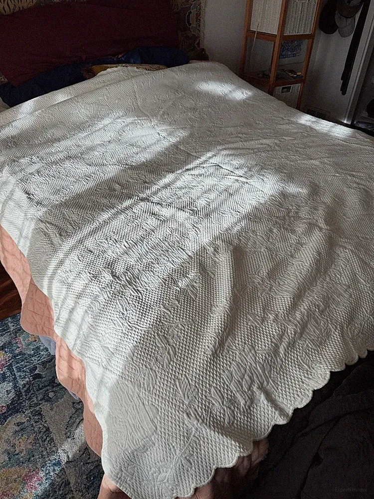The Company Store White Quilted Bedspread Scalloped Edge coverlet Queen